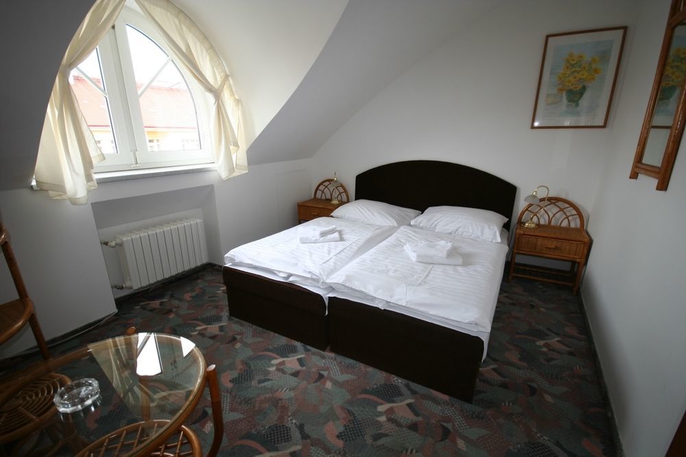 Hotel Otar Prague Exterior photo