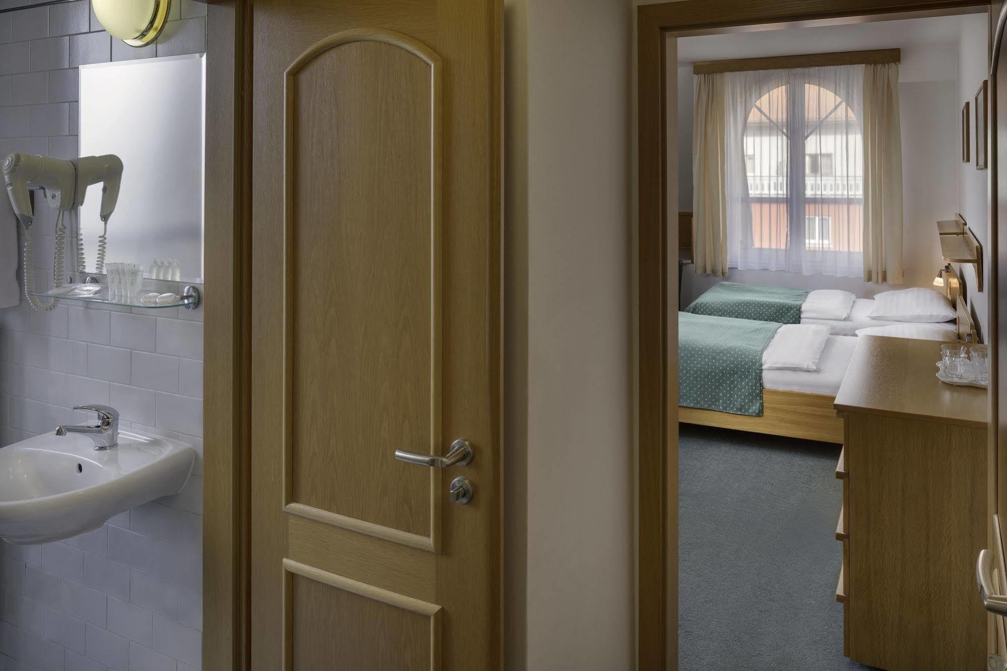 Hotel Otar Prague Exterior photo